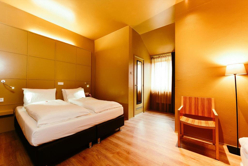 Hotel Raecks Haarlem Bagian luar foto