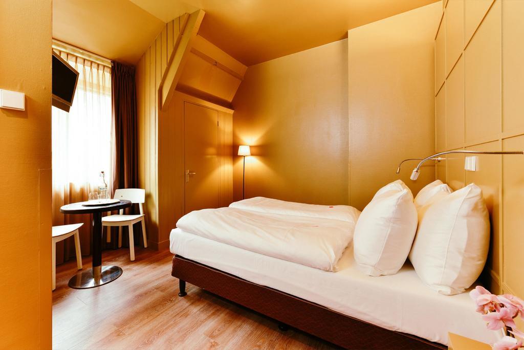 Hotel Raecks Haarlem Bagian luar foto