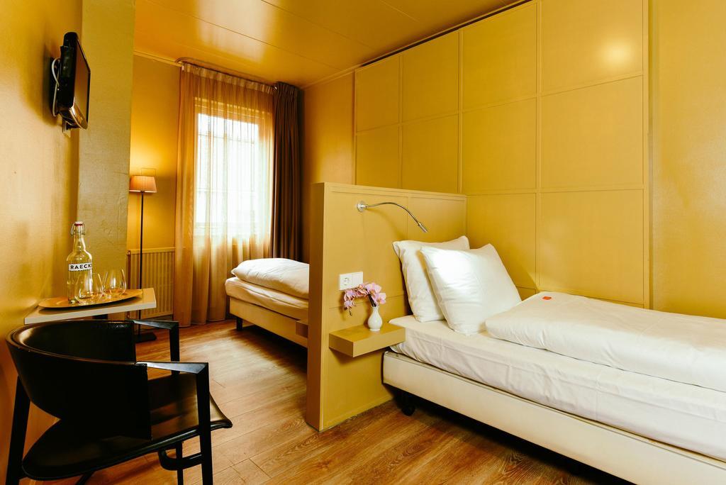 Hotel Raecks Haarlem Bagian luar foto